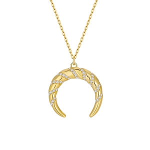 Collier croissant de lune doré avec texture torsadée et pierres de zircon sur chaîne fine