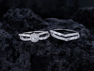 Vue macro de l'ensemble de bagues florales en argent S925 avec pavage de diamants