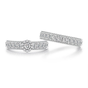 Ensemble de bagues de mariée luxe en argent 925 avec zircons scintillants sur fond blanc
