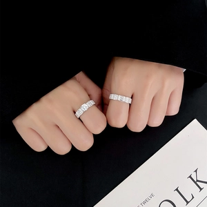 Elegant S925 sterling silver wedding set with round solitaire and baguette band