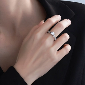 Bague infinity élégante en argent sterling S925 avec oxyde de zirconium rond brillant
