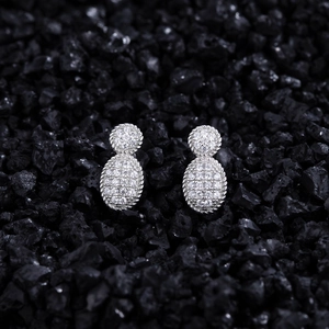 S925 sterling silver oval stud earrings with pavé crystals and twisted rope border