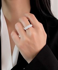 Detailed view of S925 silver ring featuring five circular clusters of brilliant zircons