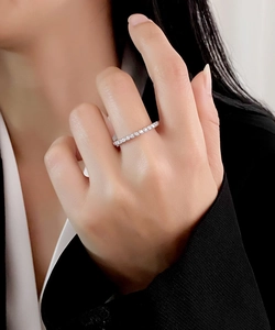 Close-up of elegant S925 sterling silver wavy diamond band ring on model's finger