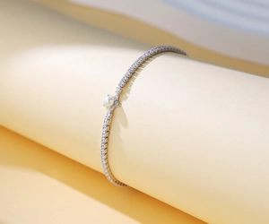 Macro shot of S925 silver star pearl bracelet with shimmering micro-pave zirconia crystals