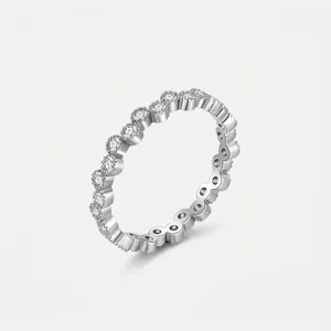Élégante Bague Éternité en Argent Sterling 925 pour Femme avec Micro Pavé de Strass Forme de Vague Bijou de Mode Cadeau
