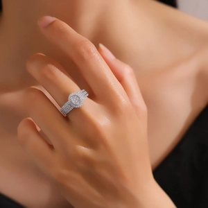Elegant S925 sterling silver ring with oval cluster cubic zirconia on a model's hand