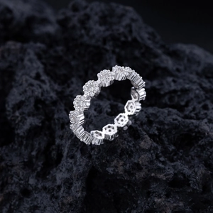 Elegant S925 sterling silver daisy flower ring with full pavé cubic zirconia diamonds