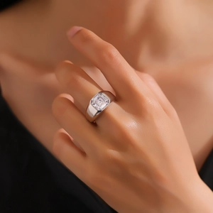 S925 sterling silver men's wedding ring with a square-cut zirconia stone and polished finish
