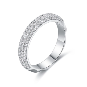Eleganter S925 Sterlingsilber Ring mit geometrischem Design und funkelnden Zirkoniasteinen