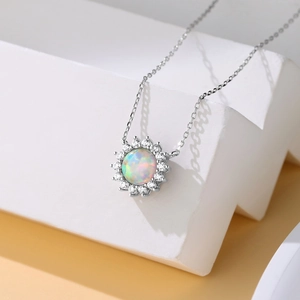 Collier en argent sterling S925 avec pendentif opale soleil et zircons brillants