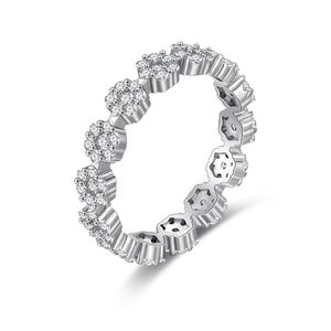 Elegant S925 sterling silver daisy flower ring with sparkling zircon pavé setting