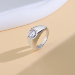 Classic S925 sterling silver men's signet ring with a round bezel-set solitaire diamond