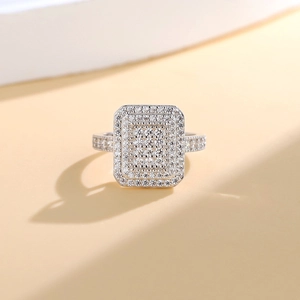 Bague luxueuse en argent S925 avec pavage rectangulaire de zircons étincelants pour femmes