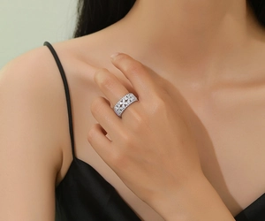 Macro detail of 925 silver ring featuring pave clover patterns and beaded edges on finger