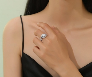 S925 sterling silver wedding ring with round diamond halo and double split pavé band