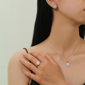 Elegant S925 silver sunflower jewelry set with sparkling crystals for women