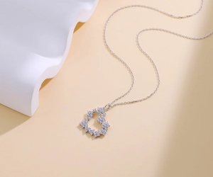 Detail of S925 silver necklace featuring a sparkling pavé heart pendant on a thin chain