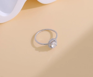 Close-up of S925 silver ring featuring an oval moissanite and twisted rope band
