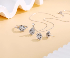 Detailed view of S925 sterling silver sunflower jewelry set with cubic zirconia stones