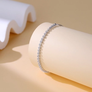 Klassisches S925 Sterlingsilber Tennisarmband mit runden weißen Zirkonia in Silber-Finish