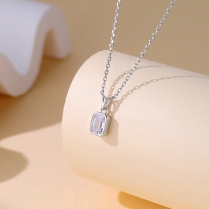 Minimalist S925 silver necklace with square emerald cut zircon on elegant curved stand