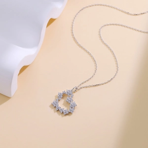 Sparkling S925 sterling silver heart pendant necklace with micro-pave cubic zirconia crystals