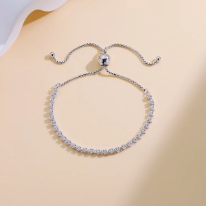 Klassisches Tennis-Bolo-Armband aus Sterling-Silber mit verstellbarem Verschluss und Zirkonia