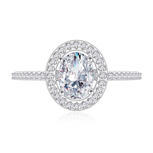 Bague luxueuse en argent S925 avec moissanite ovale dans un sertissage halo classique