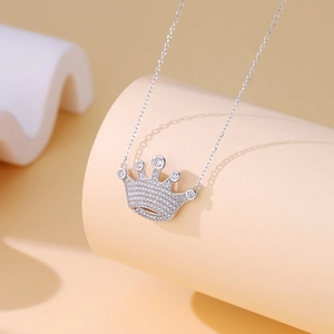 Collier couronne élégant en argent S925 avec zircons scintillants pour femme