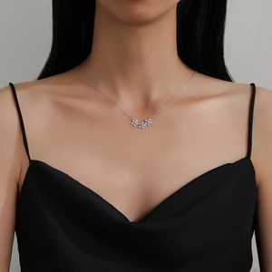 Collier ras de cou en argent 925 avec fleurs marguerites et pierres en zircon