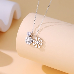 Silver double snowflake pendant necklace with sparkling zircons and fine chain link