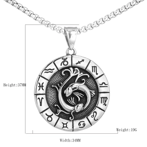Collier rétro en acier inoxydable avec pendentif Poissons et motifs célestes embossés