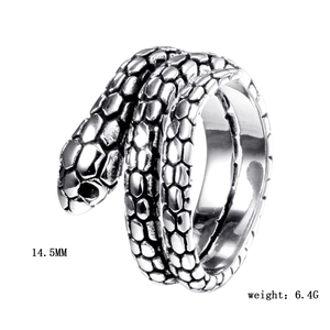 Macro shot of snake ring showing 14.5mm size, 6.4g weight, and detailed scale texture