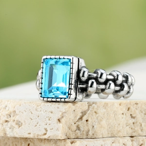 Vintage zilveren ring met rechthoekige blauwe edelsteen en dubbele parelband design