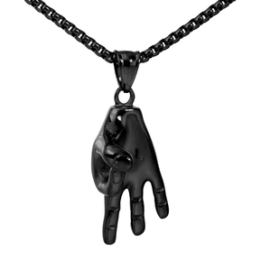 Collier vintage avec pendentif geste de main doré et finition noire élégante
