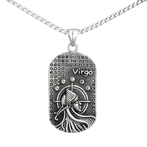 Collier signe Vierge en argent avec pendentif gravé et chaîne vénitienne sur fond blanc