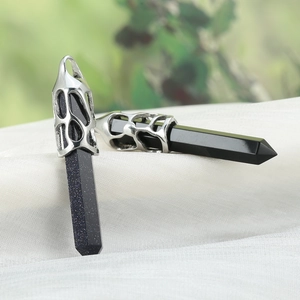 Pendentifs hexagonaux vintage avec pierre de sable bleue et agate noire sur capuchon argent