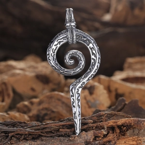 Collier Pendentif Baguette de Serpent en Acier Inoxydable Rétro Vintage Maya Totem Charme en Spirale pour Hommes Femmes Bijoux Punk Hip Hop
