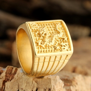 Chevalière dorée pour hommes avec motif de dragon, caractère Fu et détails ciselés