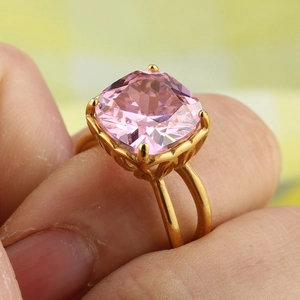 Anello vintage in acciaio inossidabile dorato con grande pietra rosa quadrata