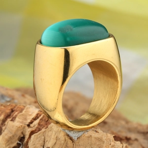 Bague vintage en acier doré avec pierre œil-de-chat verte sur écorce naturelle