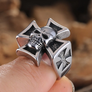 Gothic skull ring in stainless steel with vintage maltese cross design and retro finish