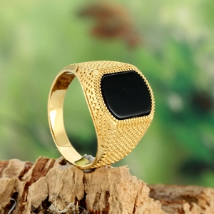 Men's vintage gold signet ring with square black stone and textured side mesh detail