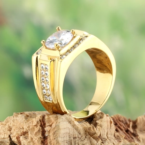 Bague de Luxe en Acier Inoxydable pour Homme Avec Grand Strass Rond Acier Titane Géométrique Incrusté Bijoux pour Homme