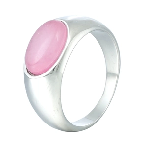 Makro-Seitenansicht von Edelstahlring mit ovalem rosa Naturstein-Inlay