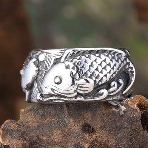 Retro koi carp relief stainless steel ring with vintage fish scale texture on wood base