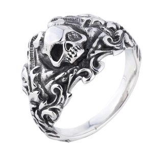 Anillo gótico de calavera vintage con motivos punk grabados y acabado plateado
