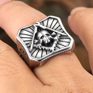 Bague rétro pour homme en acier inoxydable avec crâne maçonnique et fini oxydé