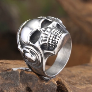 Bague tête de mort punk gothique pour hommes avec détails mécaniques en acier poli